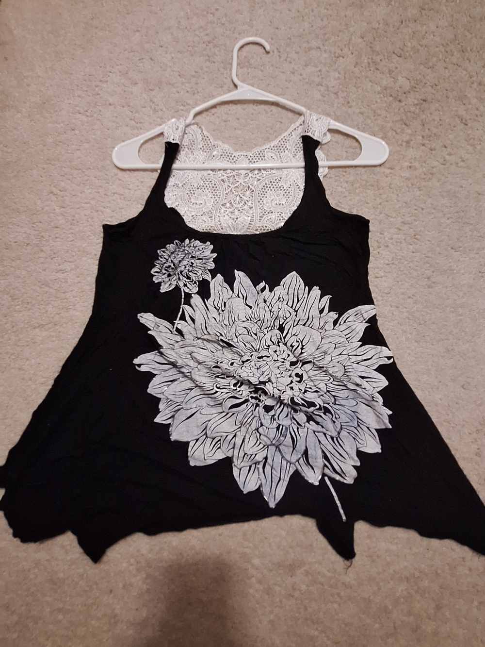 Black Floral Lace-Back Tank Top - Picture 2 of 7